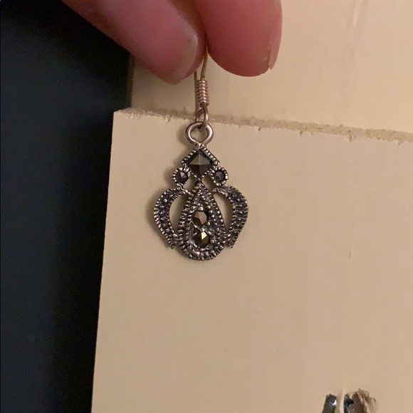 Sterling silver crown dangle earrings - Picture 2 of 2